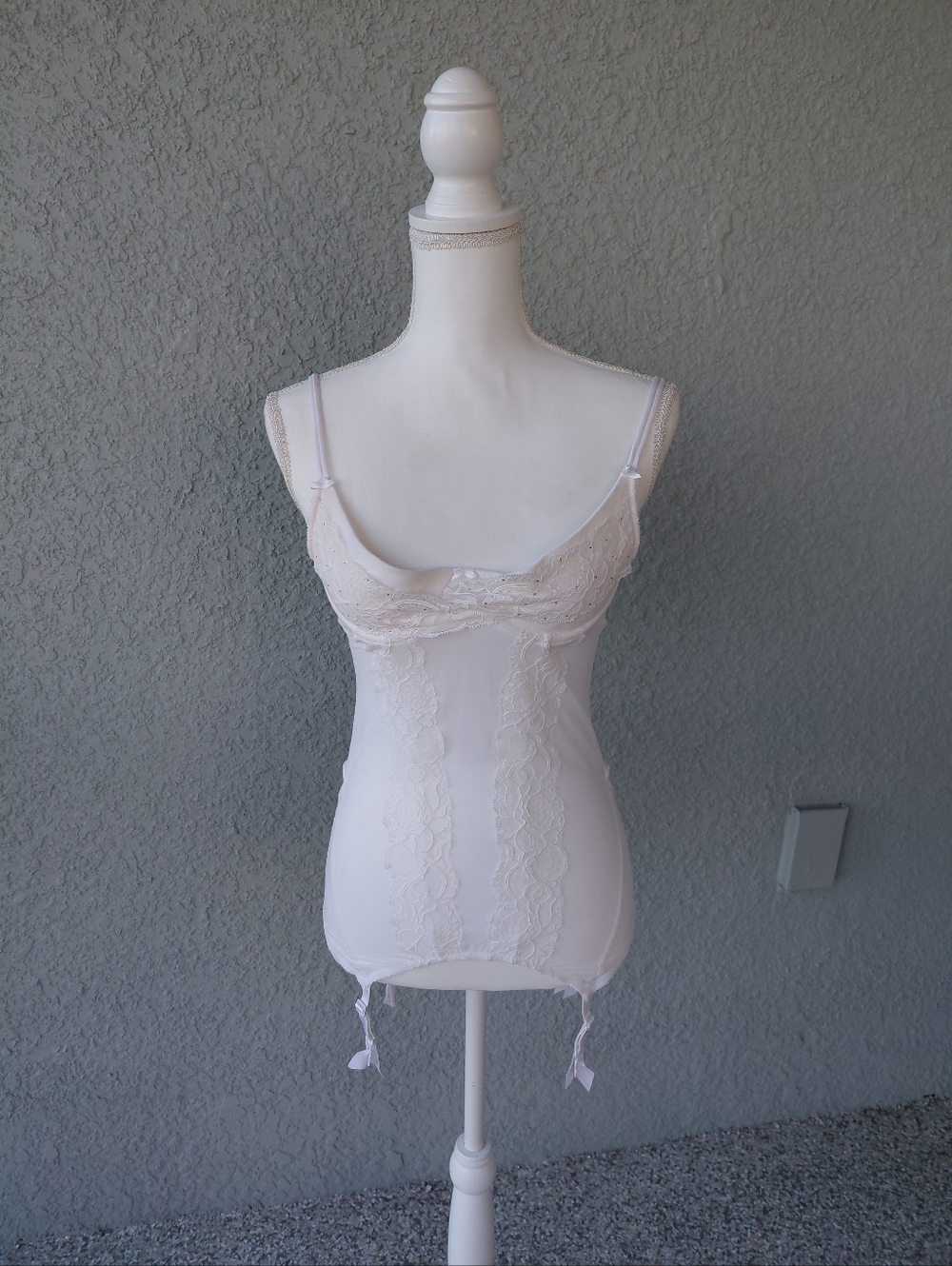 Victoria’s Secret White Lace Garter Bustier Camisole 34B